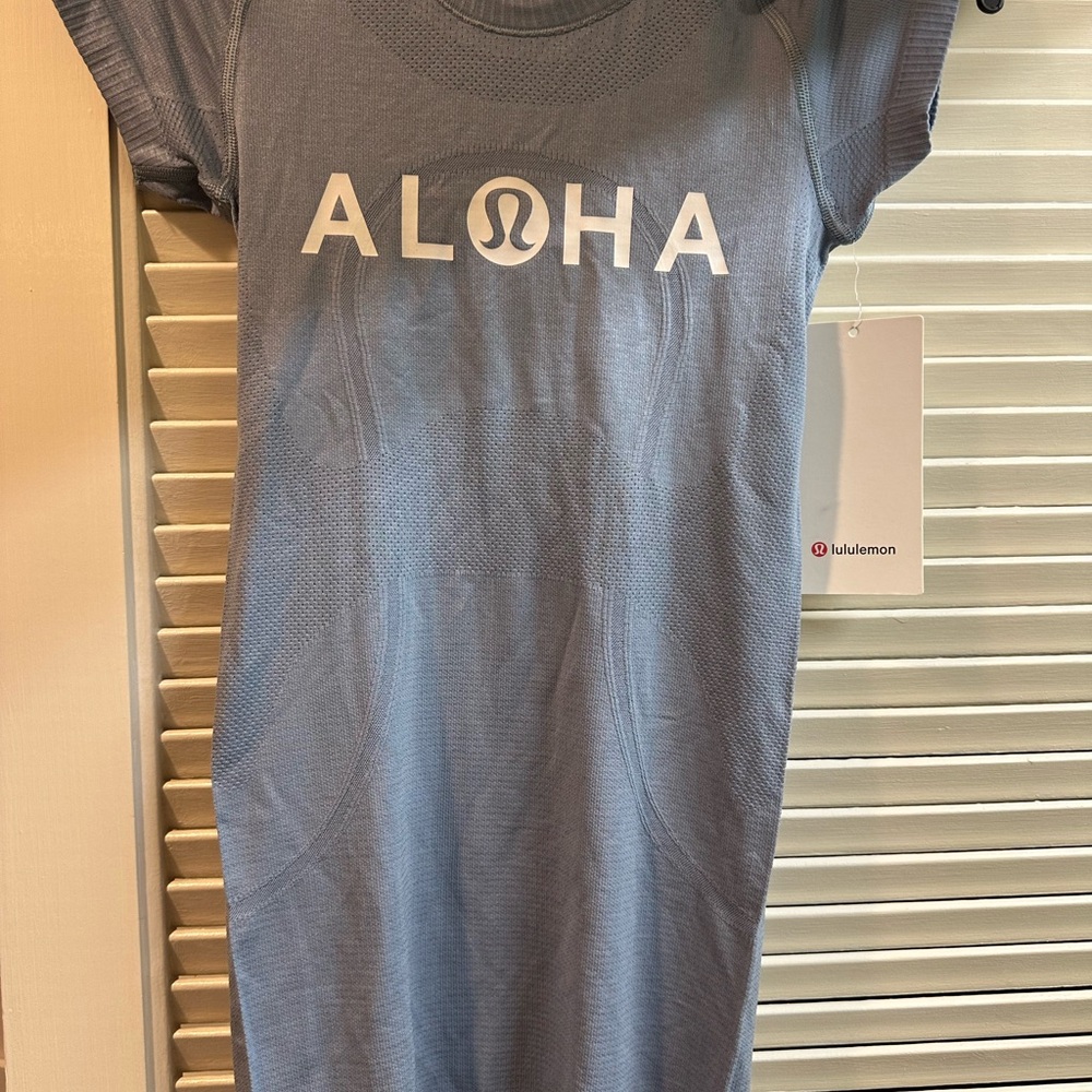 lululemon athletica Blue Short Sleeve Tee